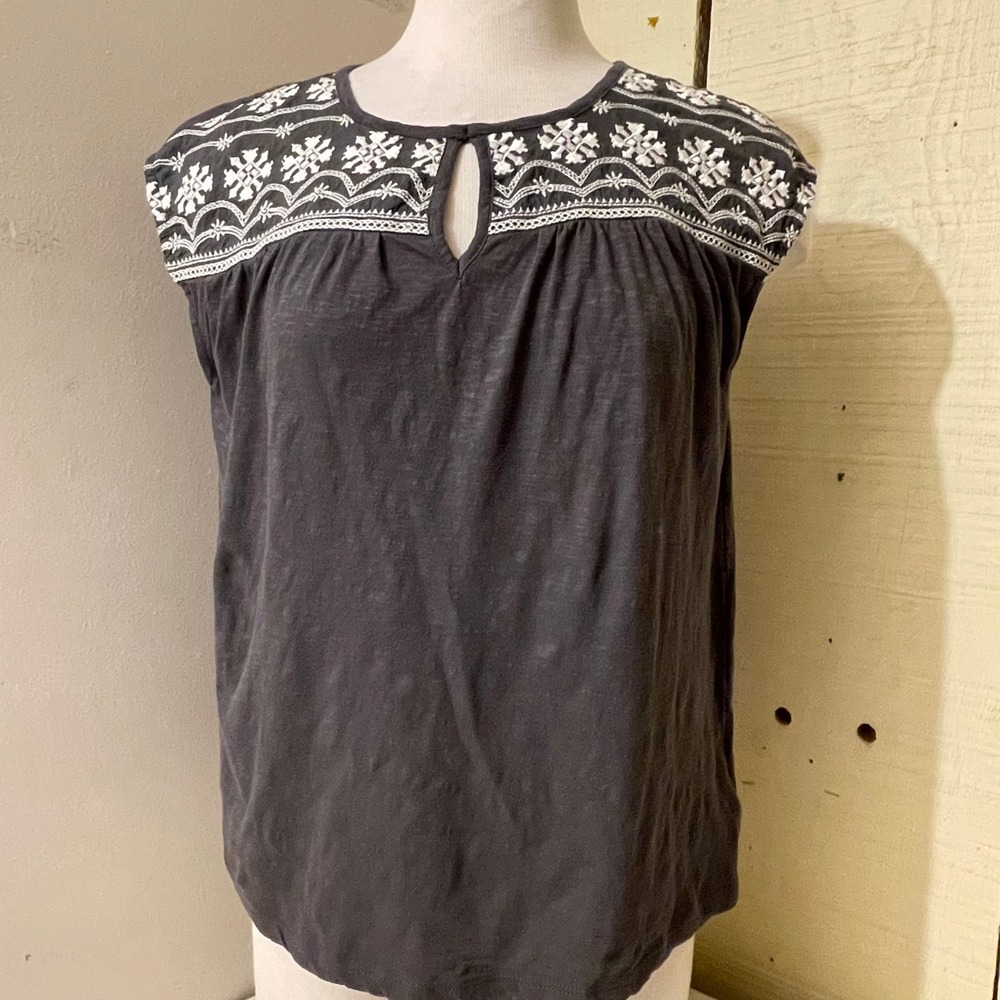 Lucky‎ Brand Womens Size Small Embroidered Top Sleeveless Blouse Neckline Casual